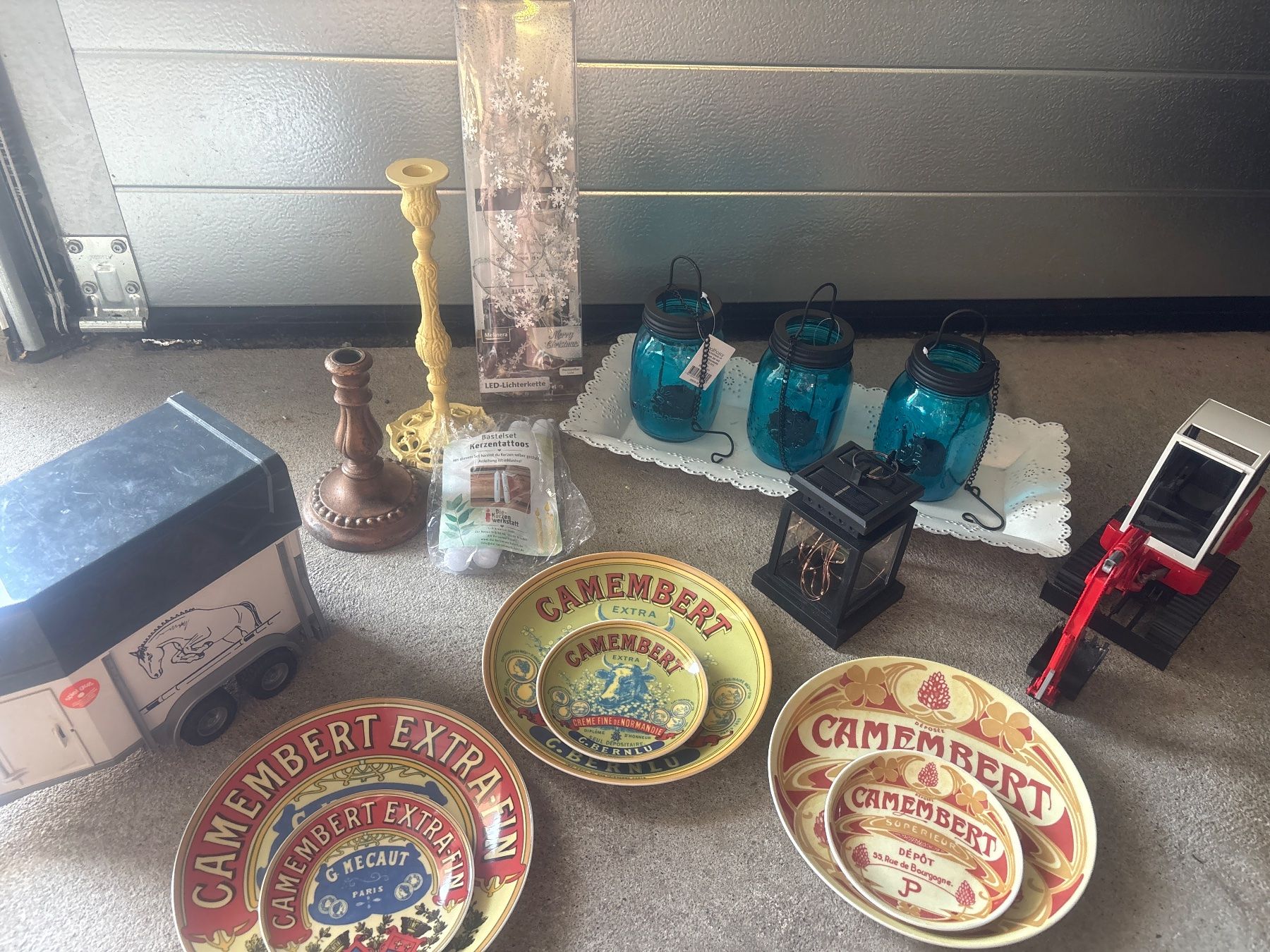 Tutte le decorazioni: Flohmarkt LOT – Usato da Aarwangen venduto da kah_79t5