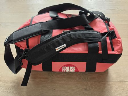 Reisetasche Rucksack 2in1 Duffle Bag MIGROS FANSHOP Erdbeere