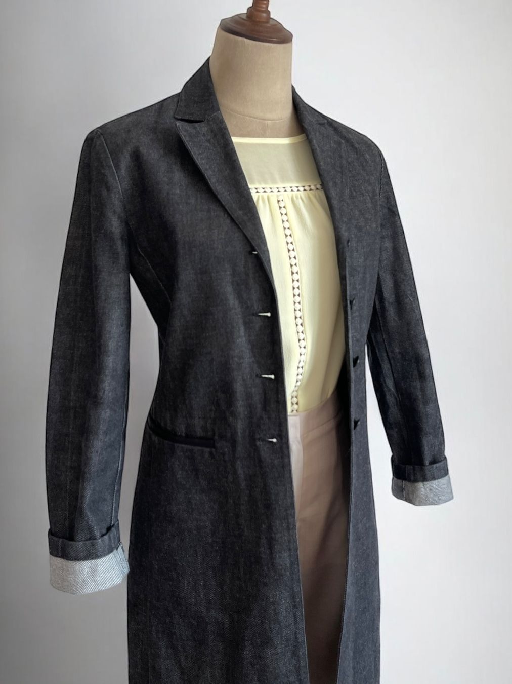 Miu Miu Mäntel: MIU MIU Denim Jeans Mantel Prada Group  Gr. XS – Gebraucht aus Zürich von Recode.Fashion