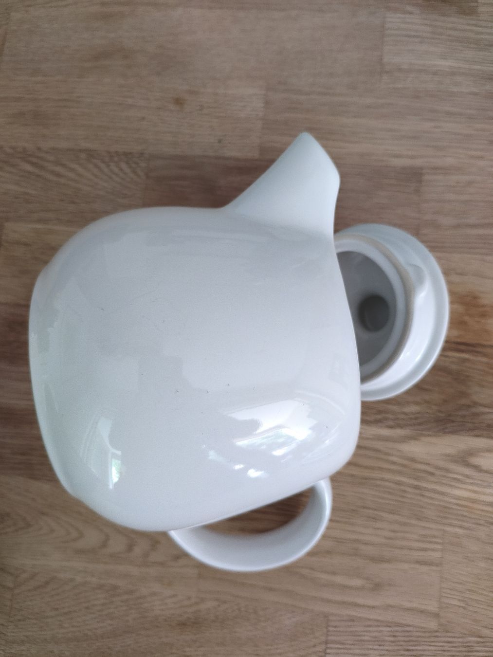 Teiere: White Ceramic Teapot with Lid, Good Condition – Usato da Zürich venduto da yul_7ccq 2