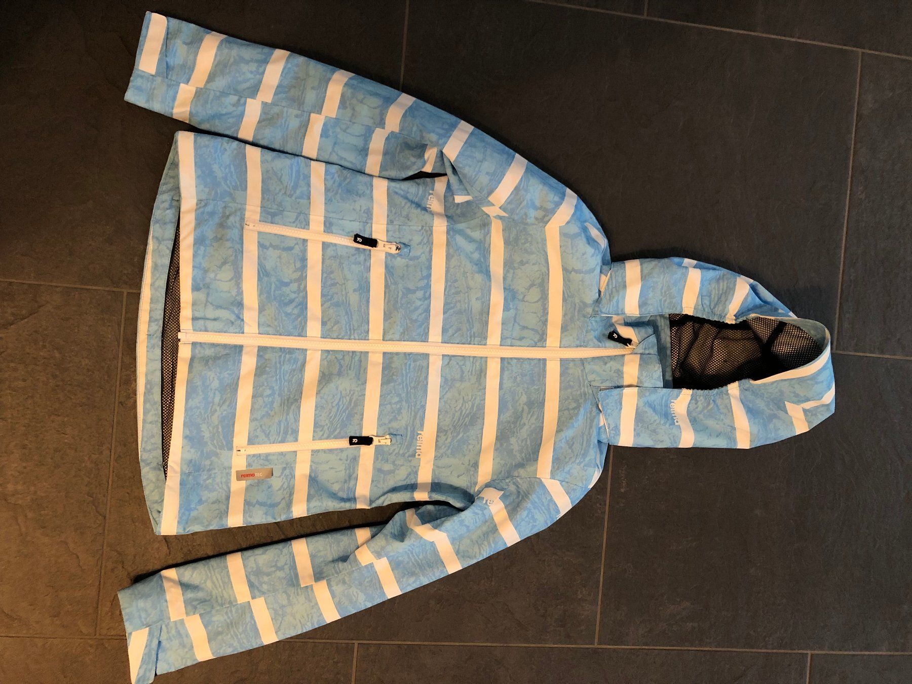 Giacche & Cappotti: Regenjacke Reima Tec hellblau/weiss, Gr. 146 – Nuovo (secondo la descrizione) da Zürich venduto da schneefuchs123
