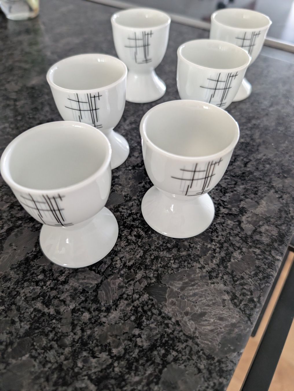 Altre Stoviglie: 12er Set Eierbecher schwarz weiss Design – Usato da Liebefeld venduto da jon_7blx