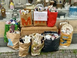 Grand lot de plus de 60 sacs d’articles divers pour brocante