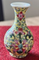 Chinesische Vase Gelbem Famille-Rose-Porzellan Floralen Moti