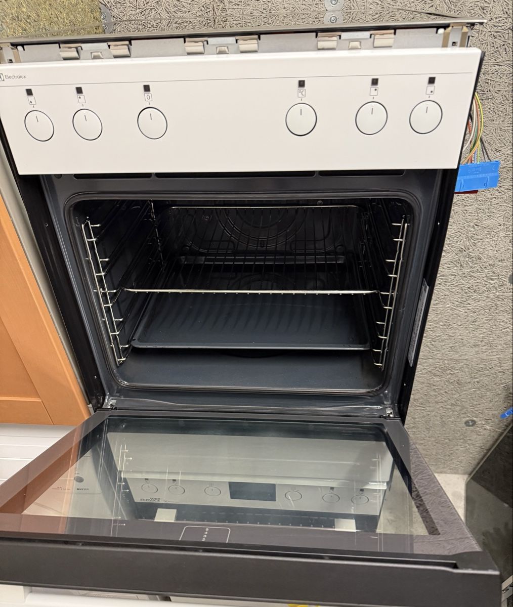 Electrolux Forni: Backofen & Keramik Kochfeld Electrolux 55Cm Ch Norm – Usato da Kilchberg ZH venduto da Rei_9 4