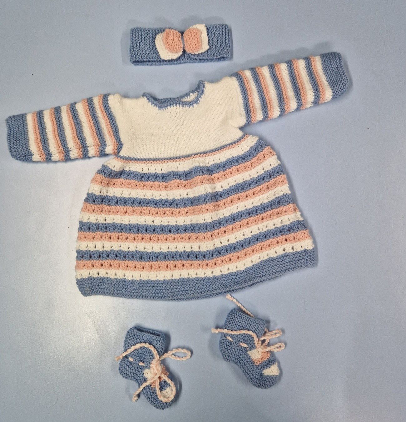 Vestiti & Gonne: Ensemble robe tricoté main 3-6 mois UNIQUE – Nuovo e nell'imballaggio originale da St-Imier venduto da goodber