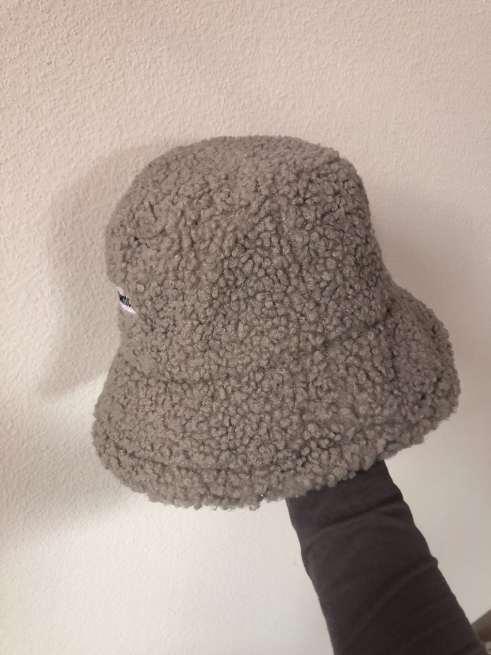 Copricapi, berretti & cappellini: Grey teddy fur hat – Usato da Bulle venduto da sop_ct6x 2