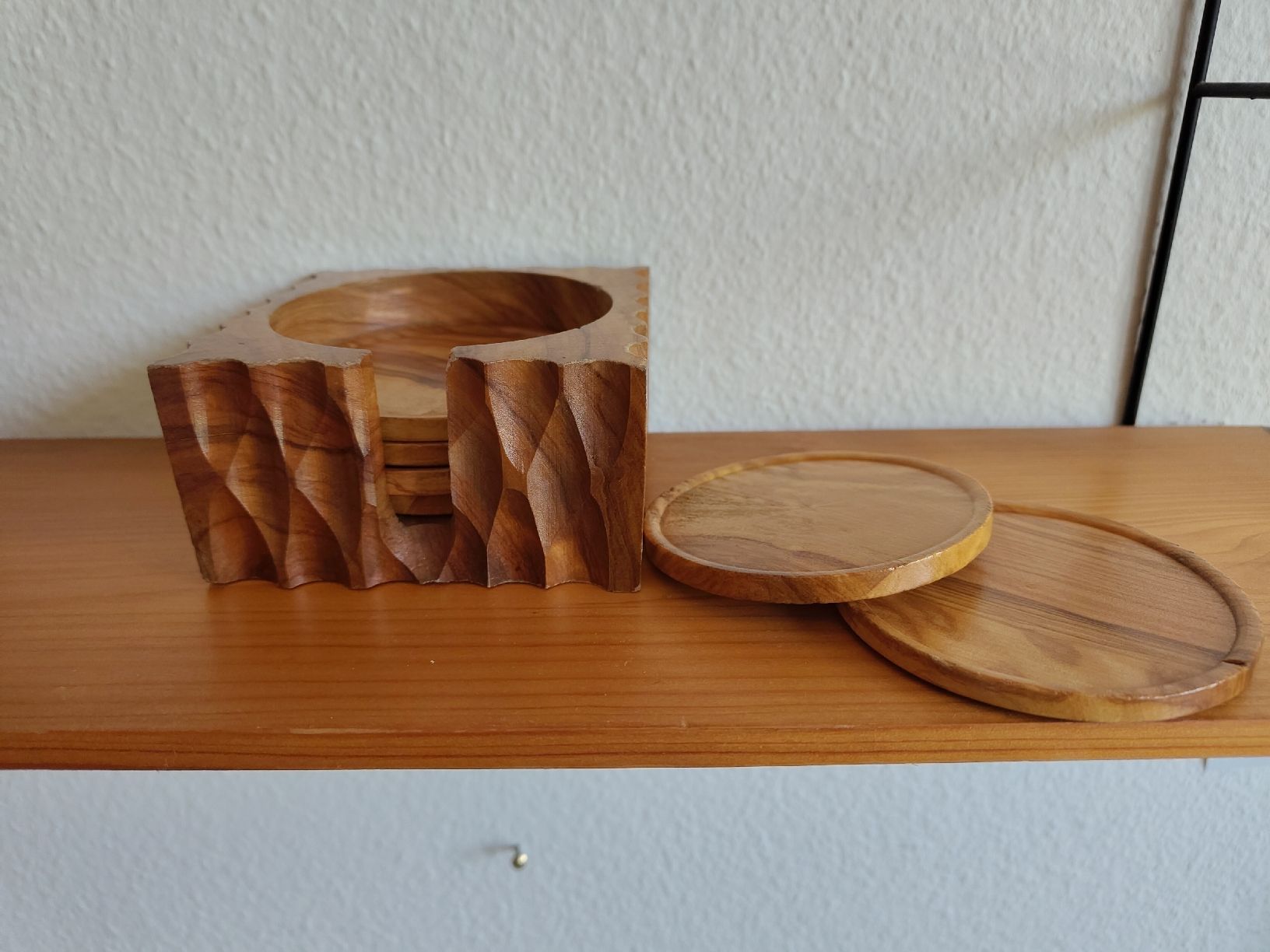 Sottobicchieri: Vintage Untersetzer aus Olivenholz Set mit Halter – Usato da Dietlikon venduto da VintageStudioZurich 7