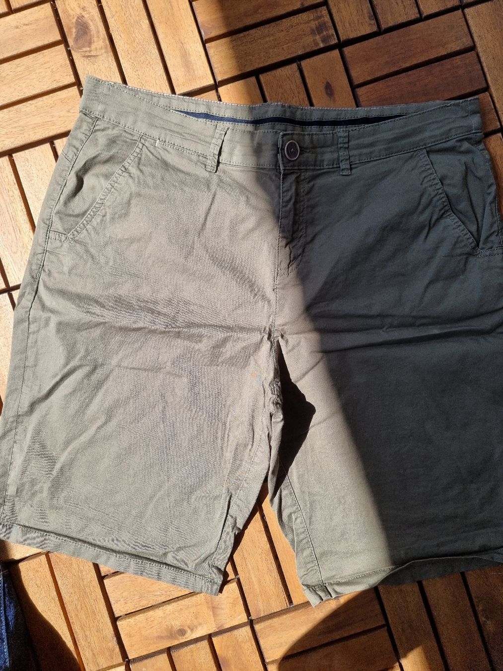 C&A Pantaloni: kurze Stoffhose C&A in EU 42 – Usato da Balzers venduto da Homeandgarden