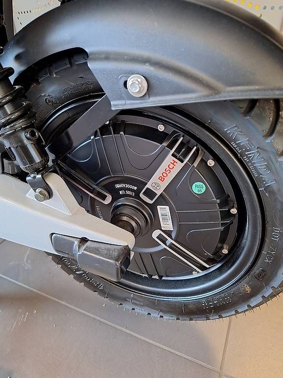 Scooters: UGBEST R3 scooter elettrico – Gebraucht aus Coldrerio von ven_v7yp 4