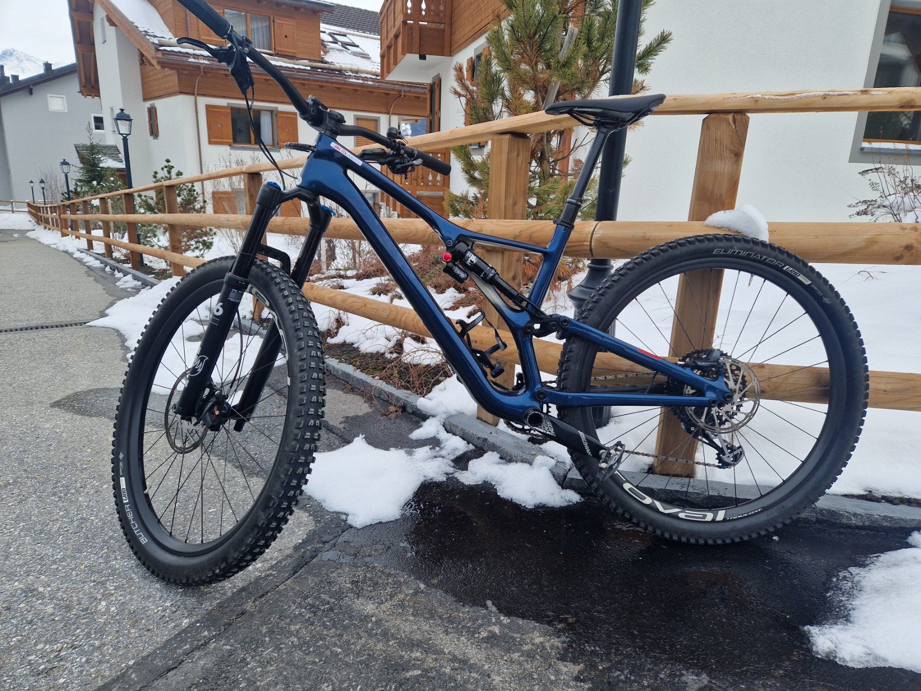 Specialized Biciclette: Specialized Stumpjumper, Top Zustand, Grösse M, Blau – Usato da Oberrieden venduto da Lenzi66