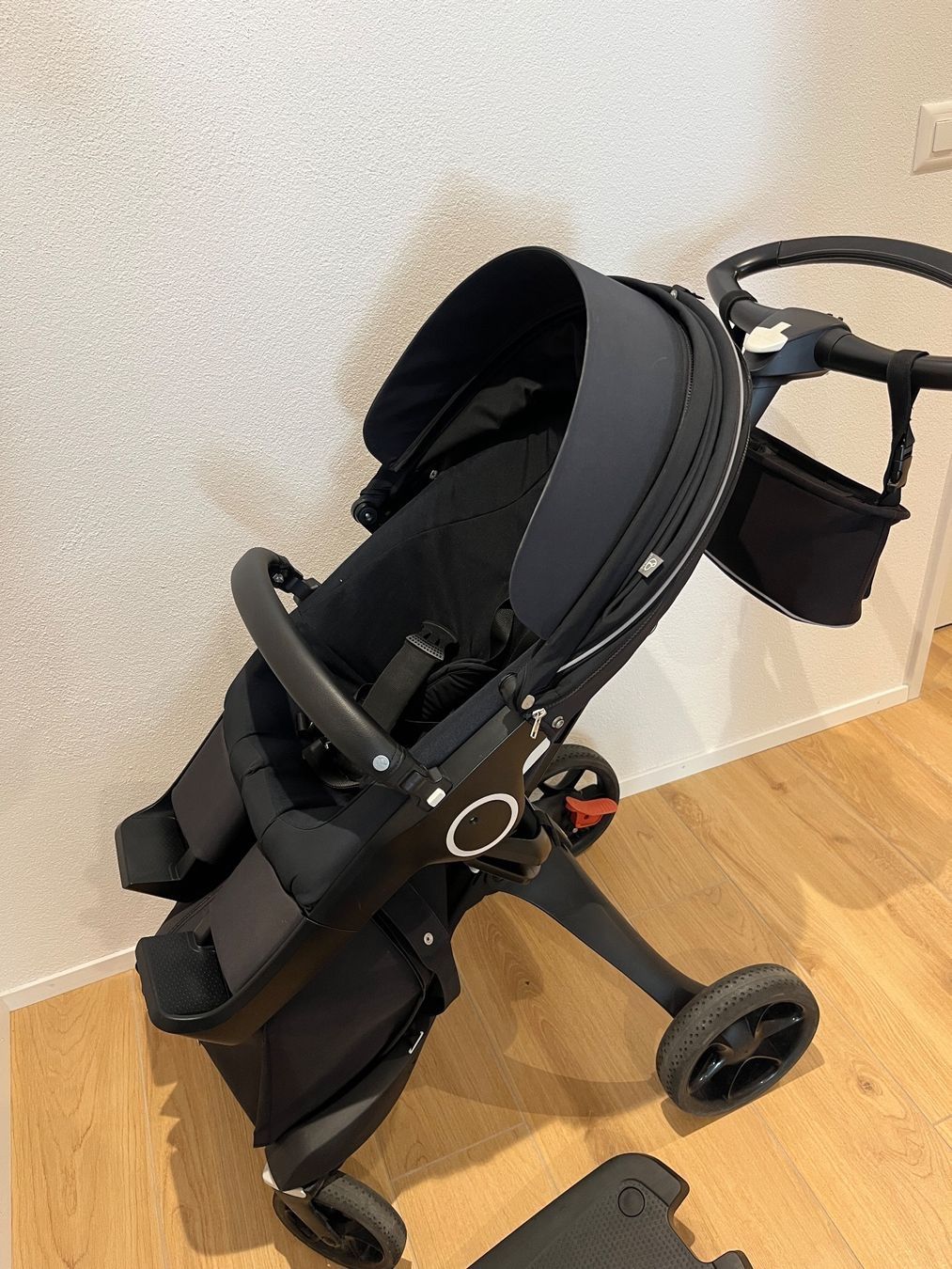 Stokke Poussette: Stokke Xplory V6 schwarz – D'occasion à Sennhof par Dealmonster 5