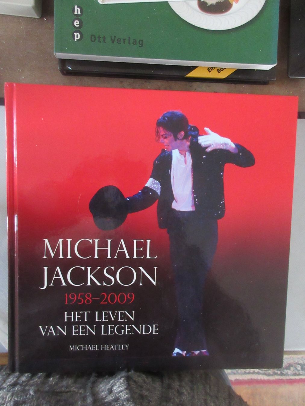 Libri: Ein Biographisches Bilderalbum von Michael Jackson – Usato da Madiswil venduto da Mamaro