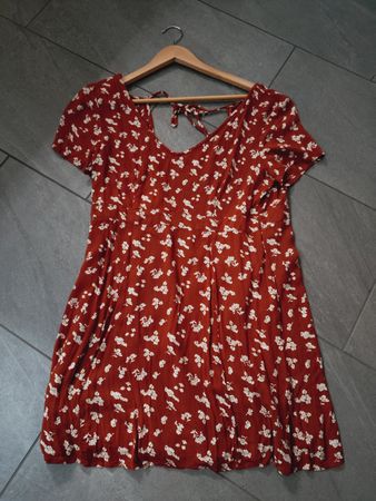 Sommerkleid Blumenmuster rot Grösse 38 neuwertig About you