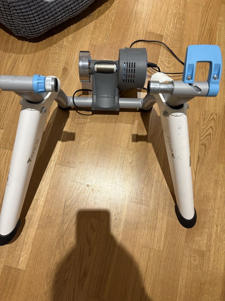Tacx Hometrainer: Tacx Flow Smart T2240 Rollentrainer – Usato da Zürich venduto da amo_7rp2 2