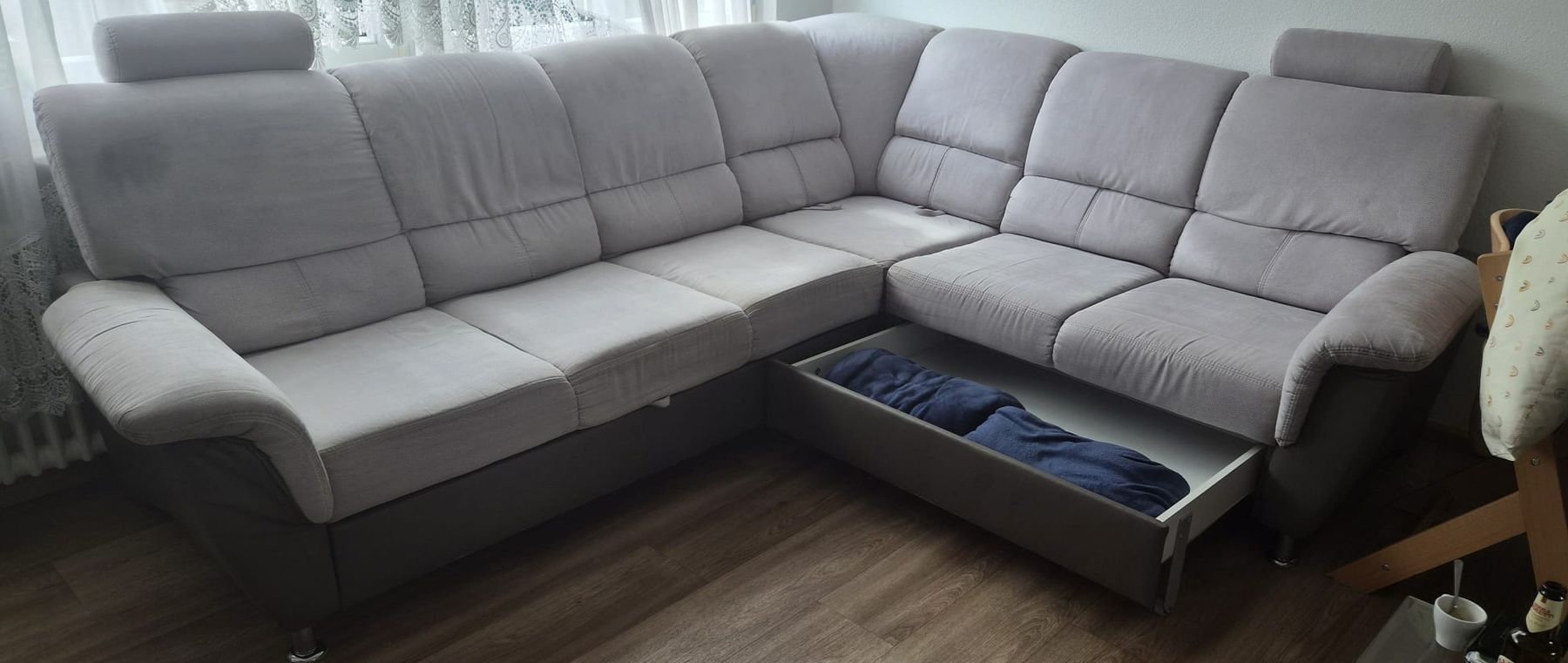 Divani: Ecksofa grau mit Bettfunktion und Stauraum – Usato da Kaiseraugst venduto da archstud