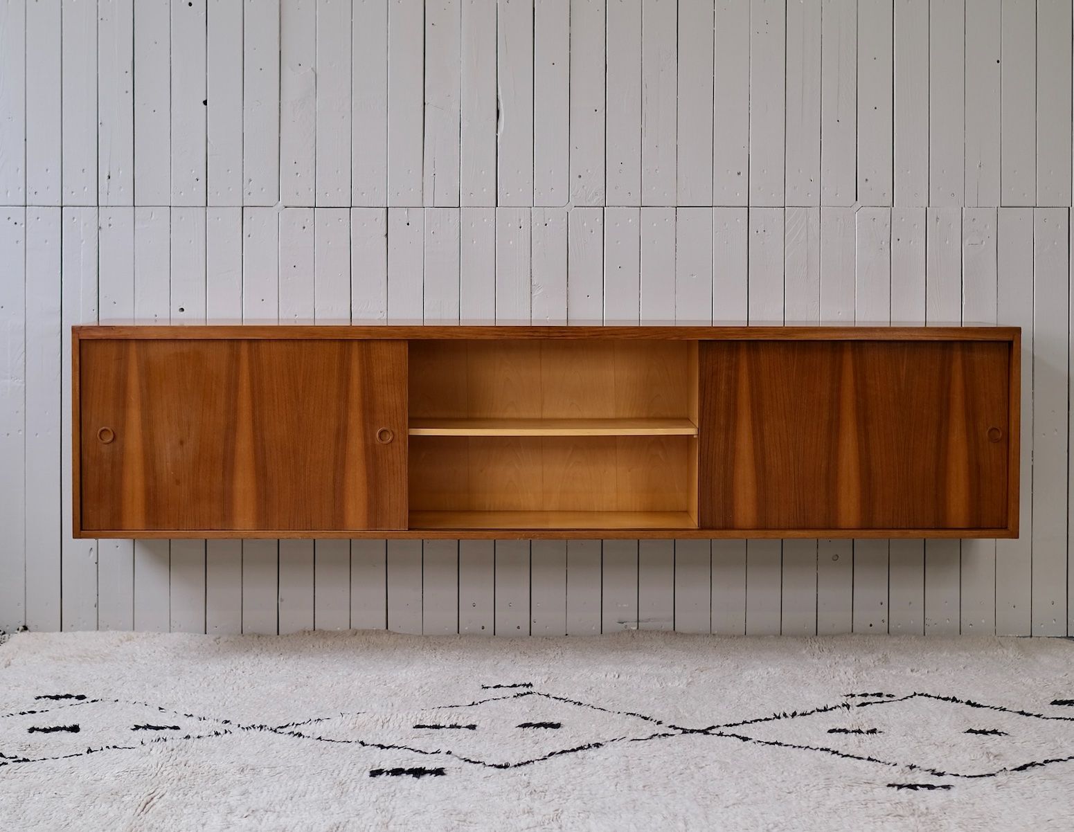 Büffets: Mid Century Sideboard / Wandmontage – Gebraucht aus Bern von Zmodern_VIN 2