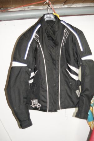 Neuwertige Damen Motorradjacke Grösse XL,eher L!Marke Römer