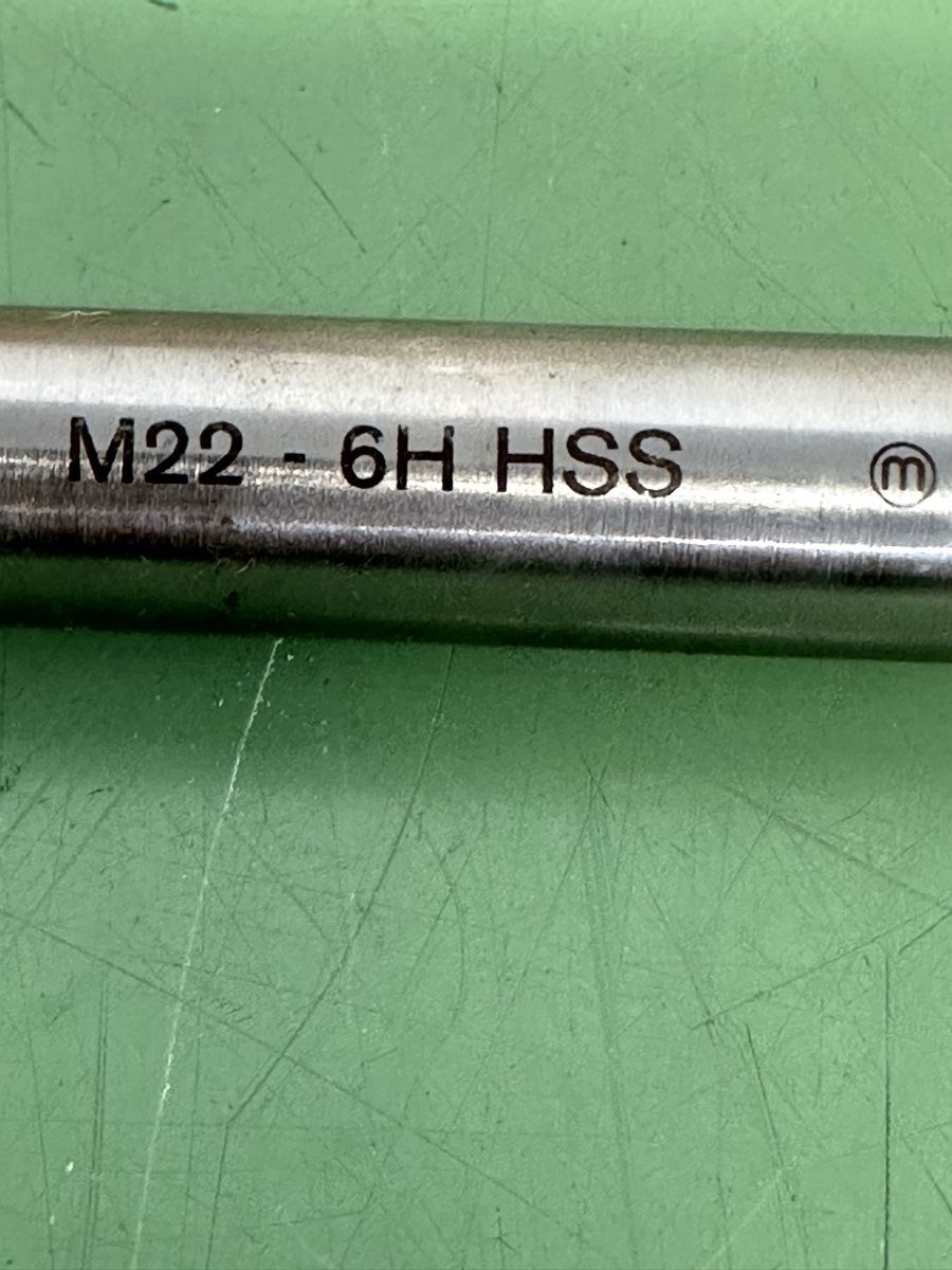 Tutti gli attrezzi: M22 - HSS Gewindebohrer, Threading Tap. – Nuovo e nell'imballaggio originale da Aarberg venduto da SNMachines 2