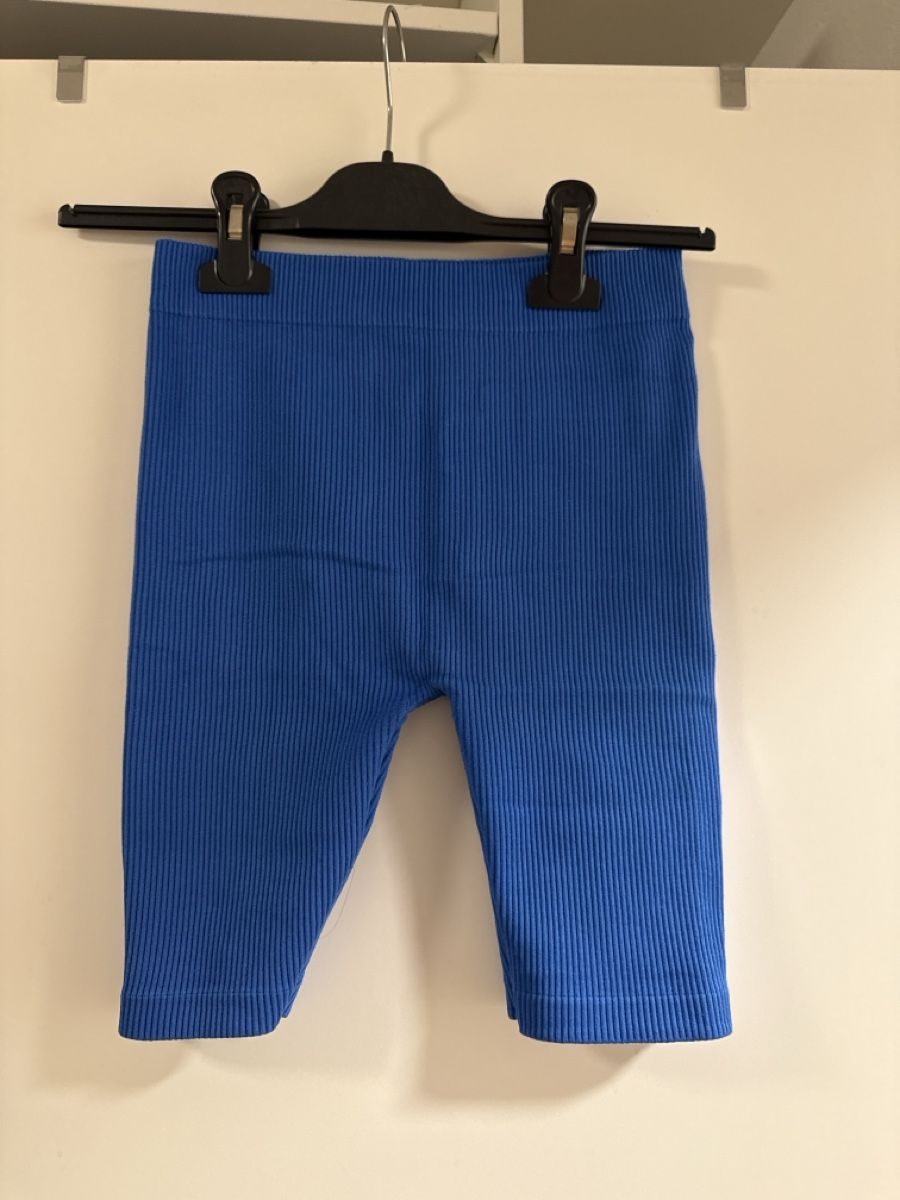Zara Leggings: 2 kurze Leggings, Gr. XS-S, Rippmuster – Usato da Zürich venduto da Sime23