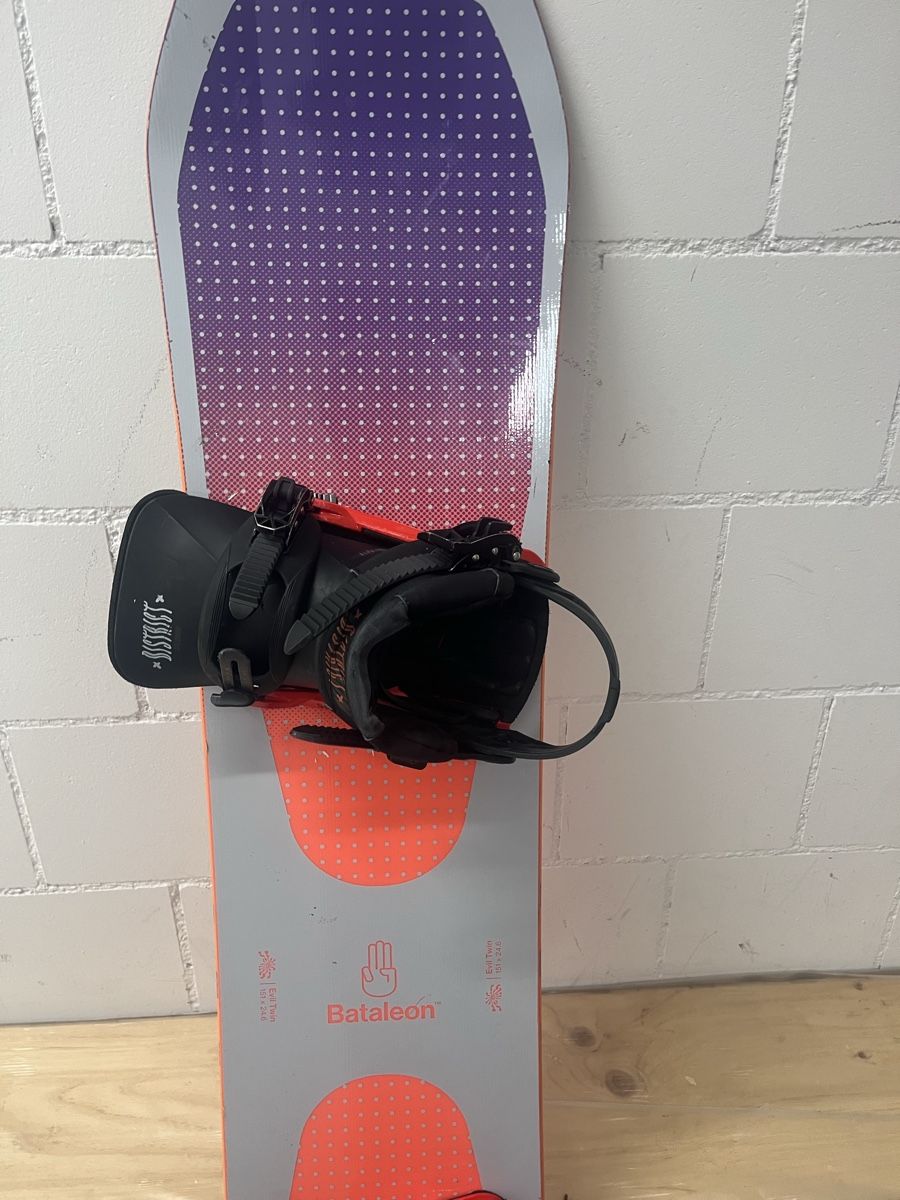 Bataleon Boards: Snowboard Bataleon Evil Twin 151 mit Bindung – D'occasion à schenkon par jer_cy97 1