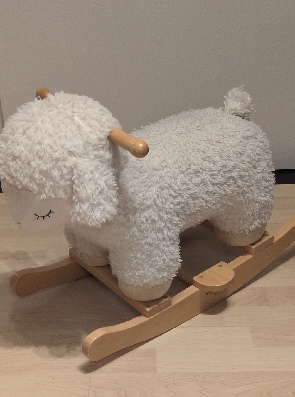 Bloomingville Giocattoli: Schaukelschaf für Kinder – Usato da Wildegg venduto da Sansibar6