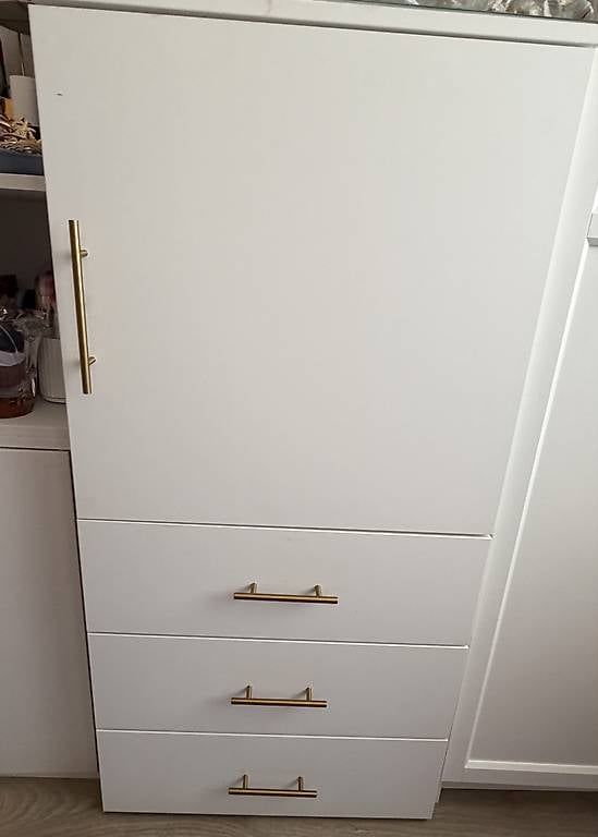 Armadi: À vendre 2 armoires IKEA – Usato da Lausanne venduto da Catarina021