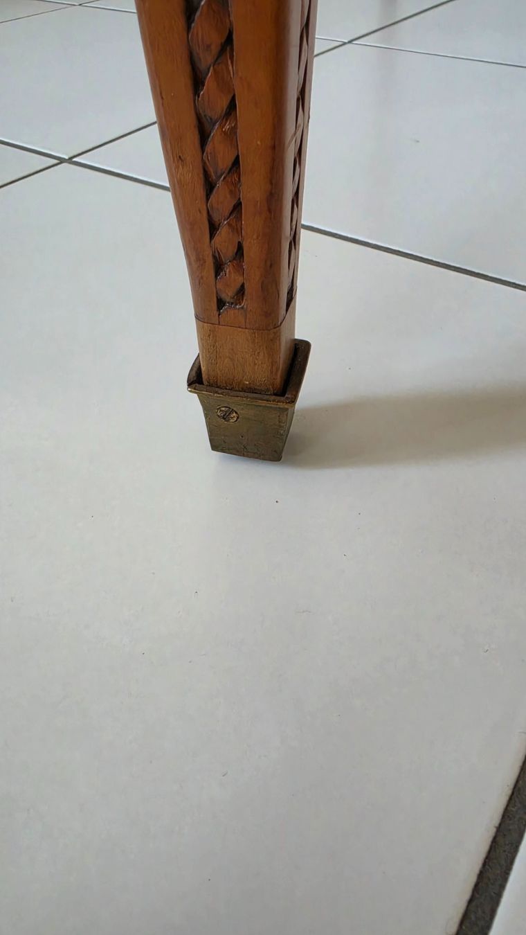 Tische: Antiker Holztisch – Gebraucht aus Thun von Jelly 3