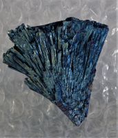 TITANIUM KYANITE CRISTAL CLUSTER