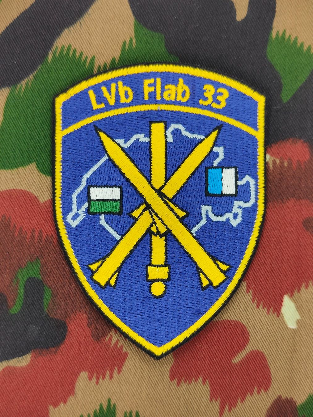 Schweizer Armee Plaketten & Abzeichen: Verbandsabzeichen Lehrverband Flab 33, Variante 1 – Gebraucht aus Bauma von SwissMilitaria