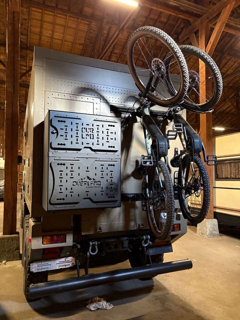 Valises de voyage: Wohnkoffer aus ex-Armee-Box. Extrem stabil. – D'occasion à Glis par MikeR05 9