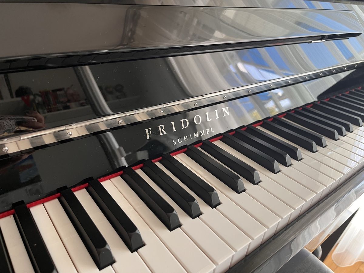 Strumenti musicali: Fridolin Schimmel Klavier inkl. Stuhl – Usato da Schmitten FR venduto da Sarakekec 1