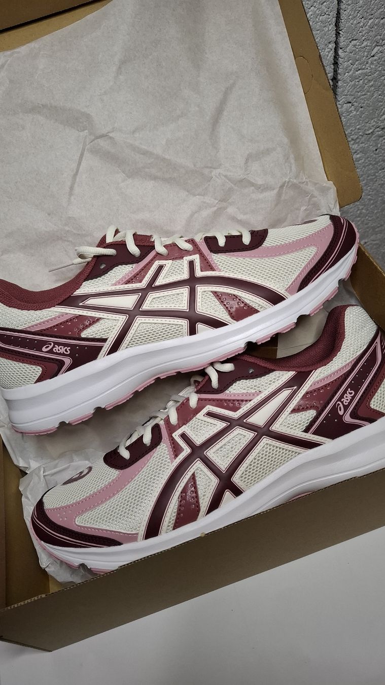 Asics Herrenschuhe: Asics Jog 100S -  neuves - pointure 43,5 – Neu und originalverpackt aus Le Landeron von rue_k9kg