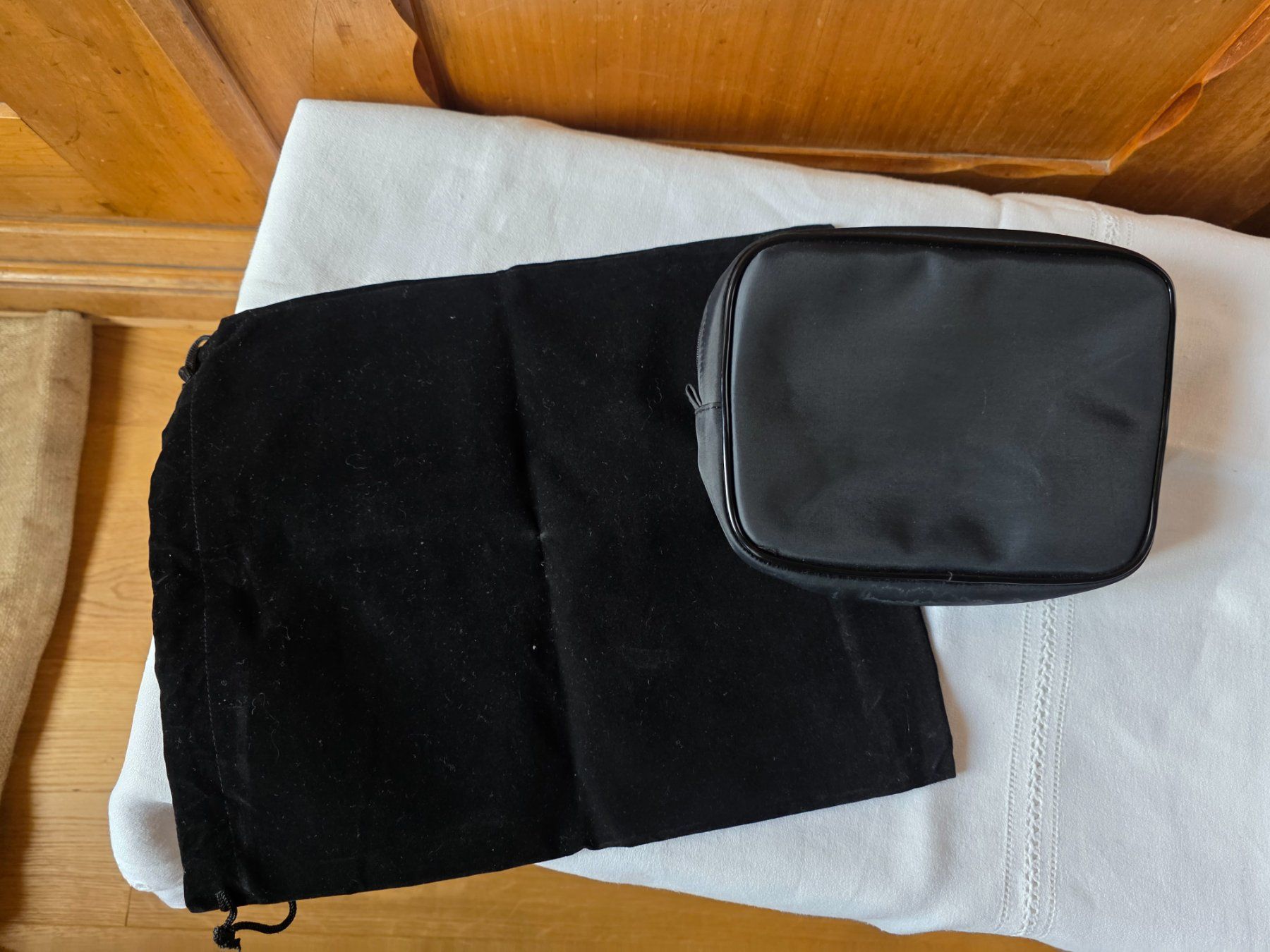 Custodie per cosmetici: Necessaire Tasche Shiseido – Usato da Walterswil BE venduto da Lonitti 1