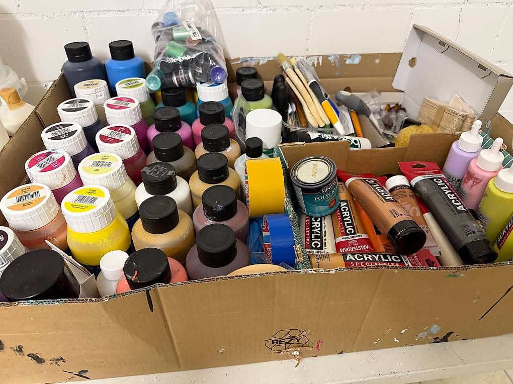 Farben: Acrylfarben mit Zubehör  – Gebraucht aus Wittenbach von Aprilia05