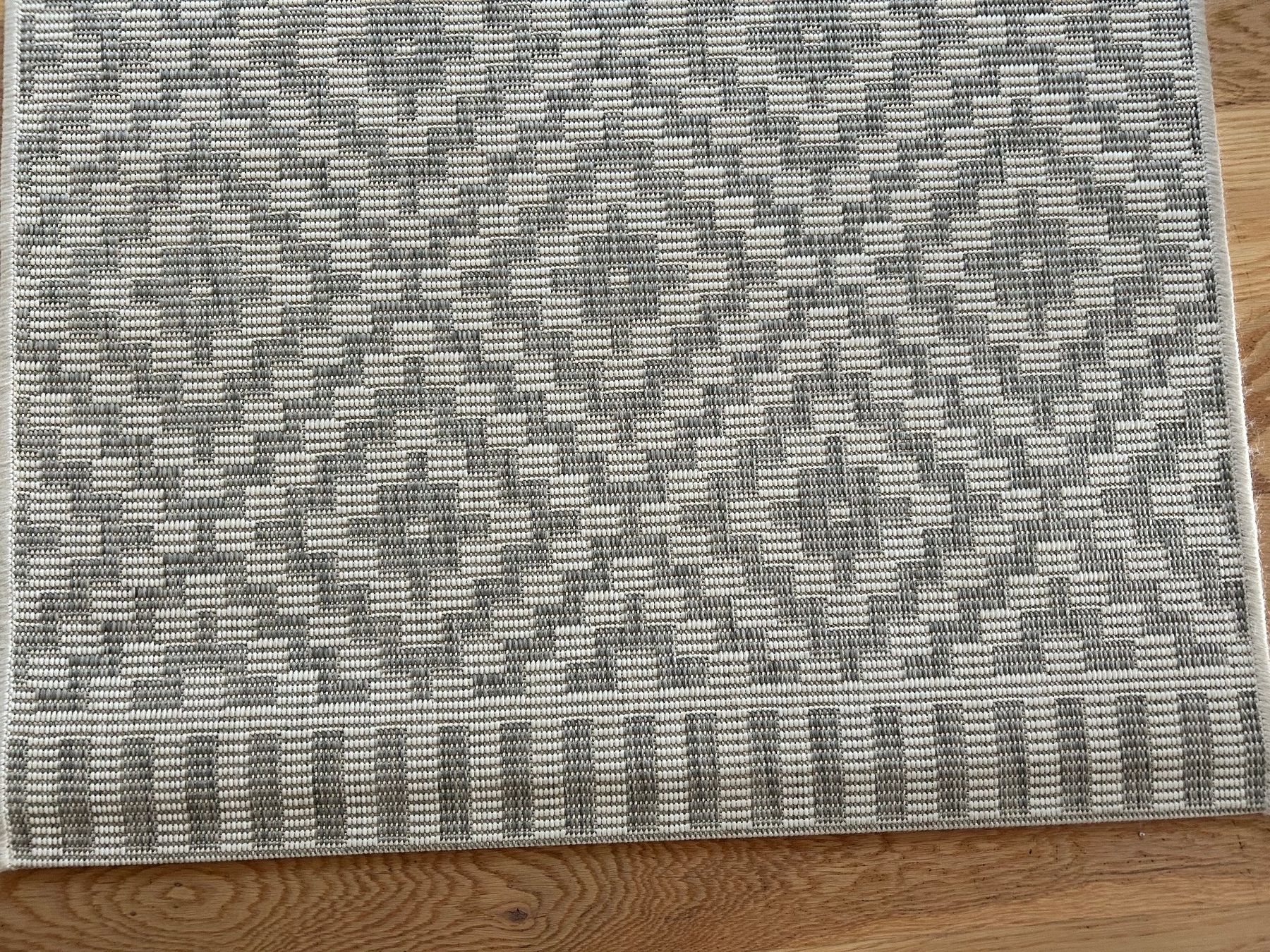 Teppiche: Nest In- & Outdoor-Teppich Metro Grau – Gebraucht aus Riedholz von rebeccas 1