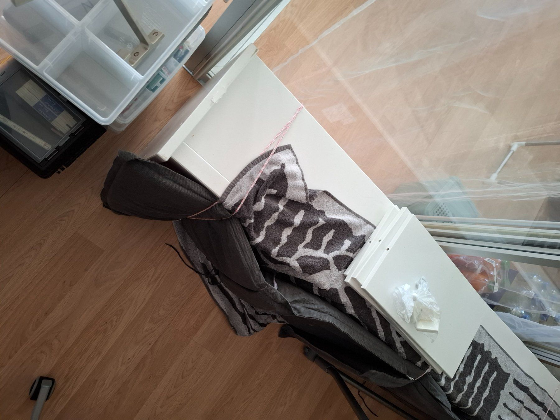 Armadietti a specchio: Hemnes IKEA Hochschrank mit Spiegeltür – Usato da Olten venduto da Winni6 3