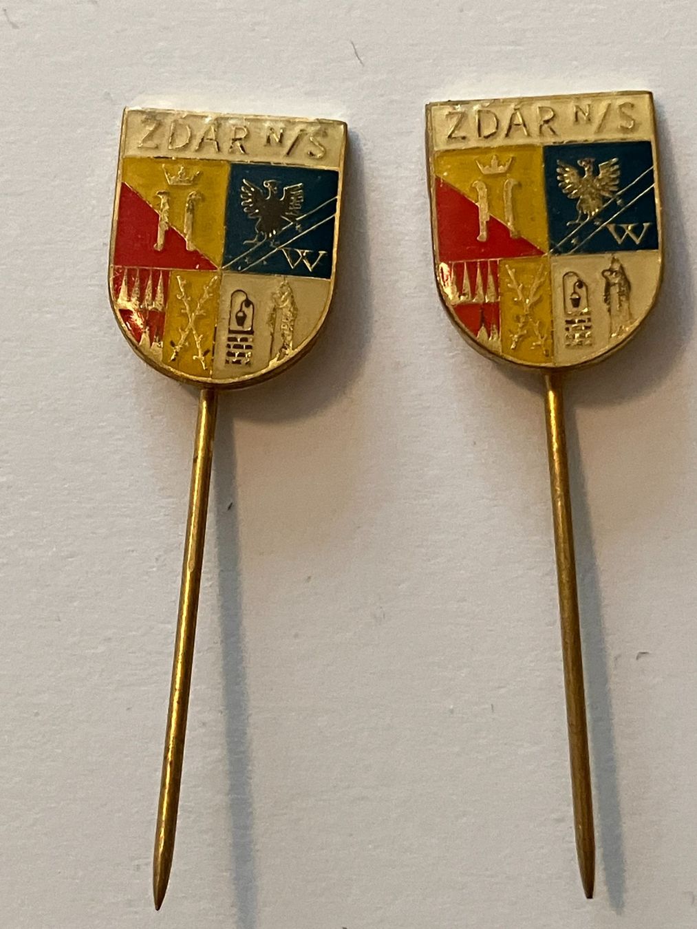 Placchette & Badge: 2 Stocknadeln Zdar N/S – Usato da Basel venduto da djwwpp