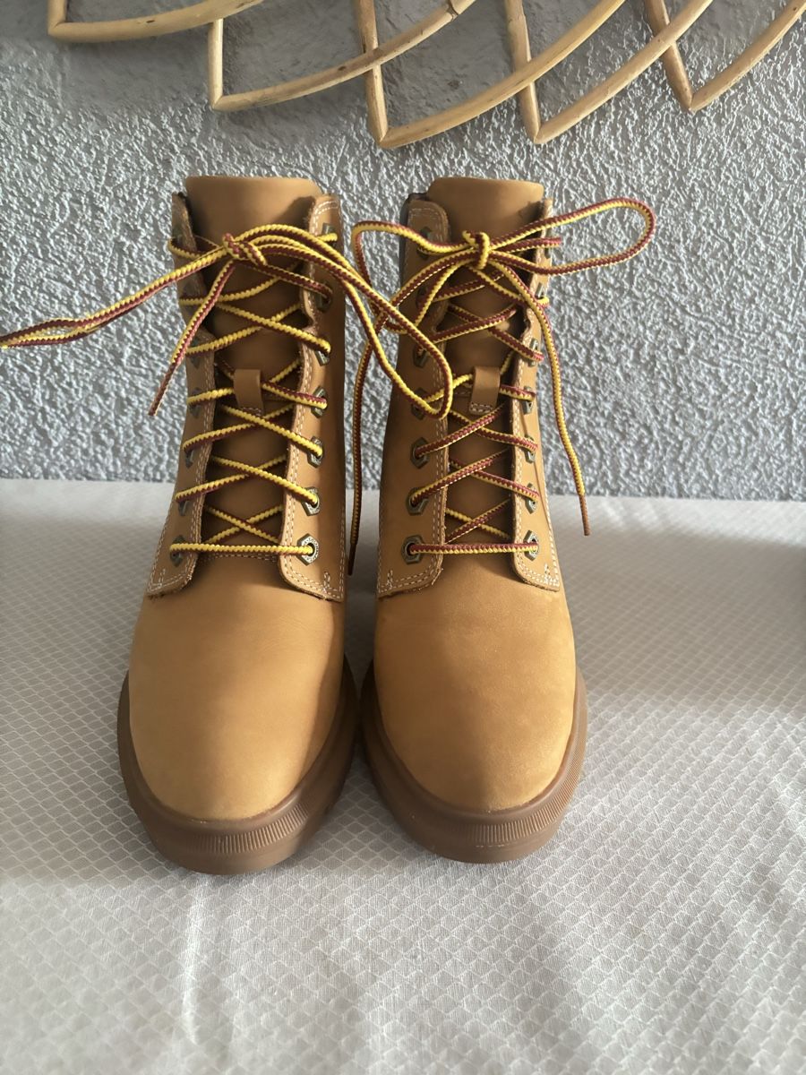 Timberland Chaussures femmes: Bottines Timberland à vendre – Neuf avec emballage d'origine à Sonceboz-Sombeval par Luna_p1414 1