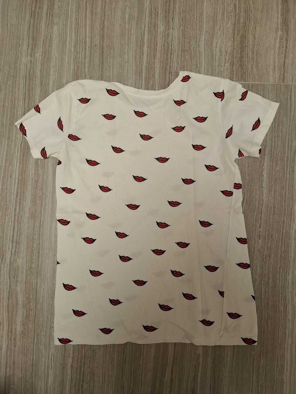 T-shirt: t-shirt blanc motif lèvres taille S – Usato da Ecublens FR venduto da ame_y8tq 1