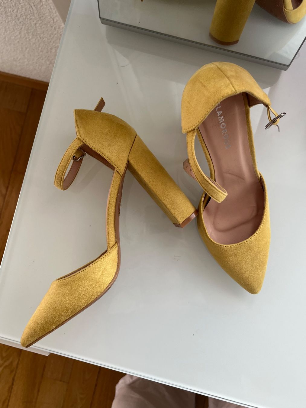 New Look Chaussures femmes: High Heels Blockabsatz spitz hellgelb Riemchen – D'occasion à Rüti ZH par sar_9gnw 1