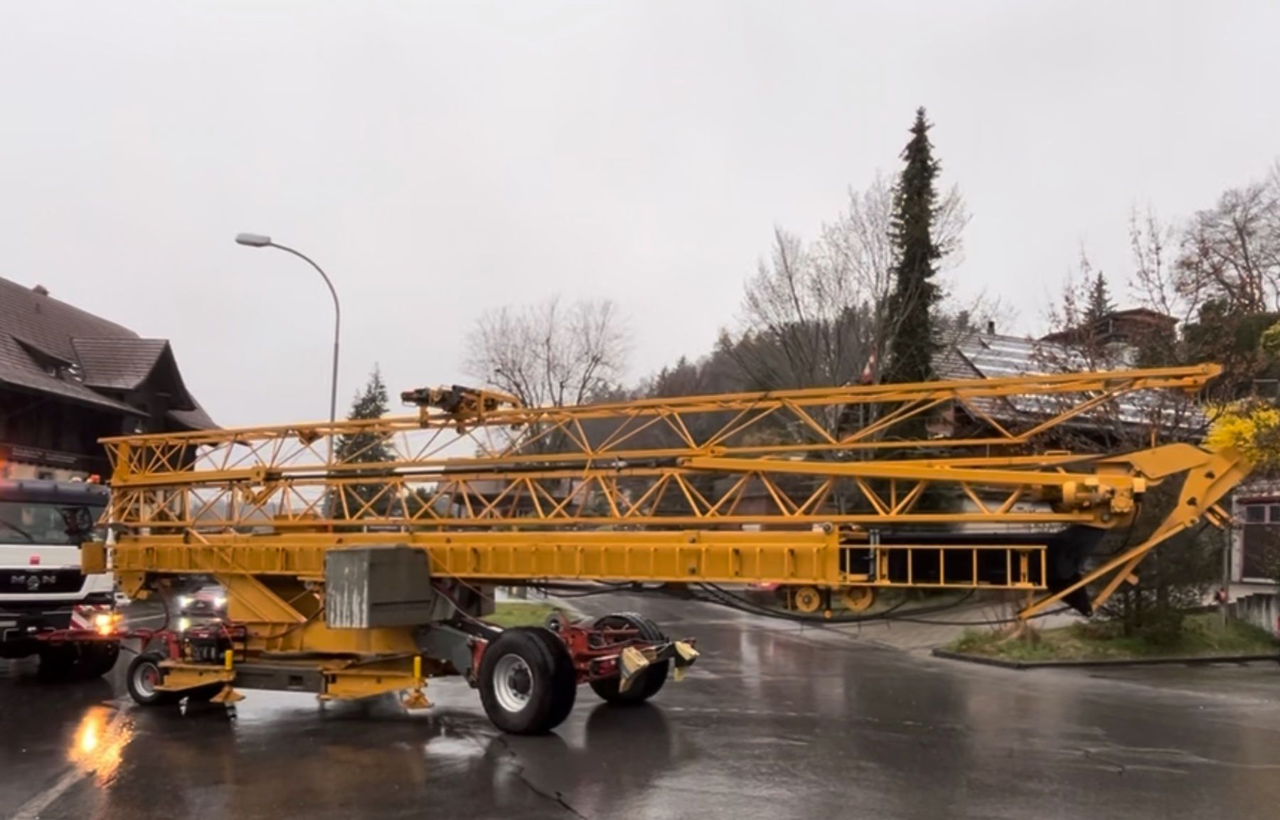 Liebherr Gru: Kran_Liebherr 32K_30 Meter_Geprüft – Usato da Goldiwil (Thun) venduto da 14me21 8