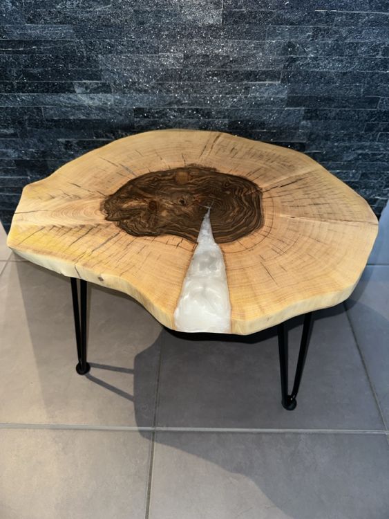 Baumstamm Tisch Epoxidharz