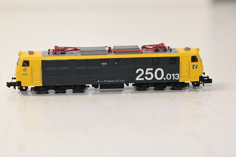 Renfe 250 0130 Roco Spur N ohne OVP , läuft einwandfrei Kaufen auf
