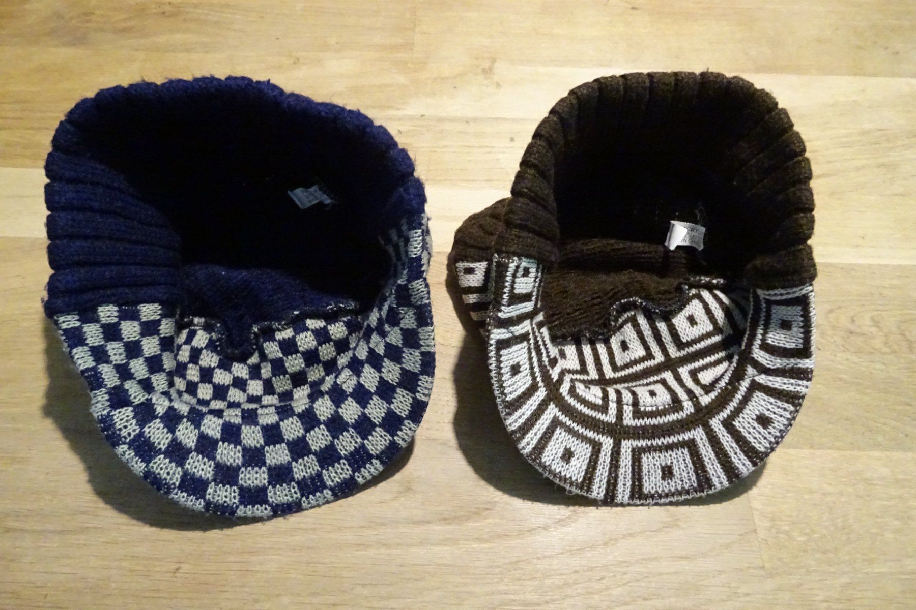 Autres vêtements garçon: 2 Strickmützen "one size" – D'occasion à Urtenen-Schönbühl par Chaeppeler 1