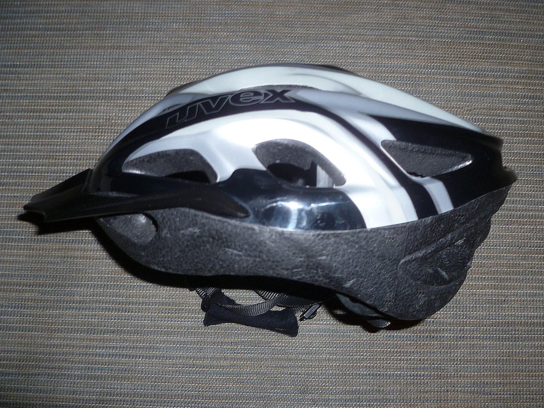 Uvex Caschi: Fahrradhelm Uvex 55 - 60 – Usato da Aarau venduto da Rdodger