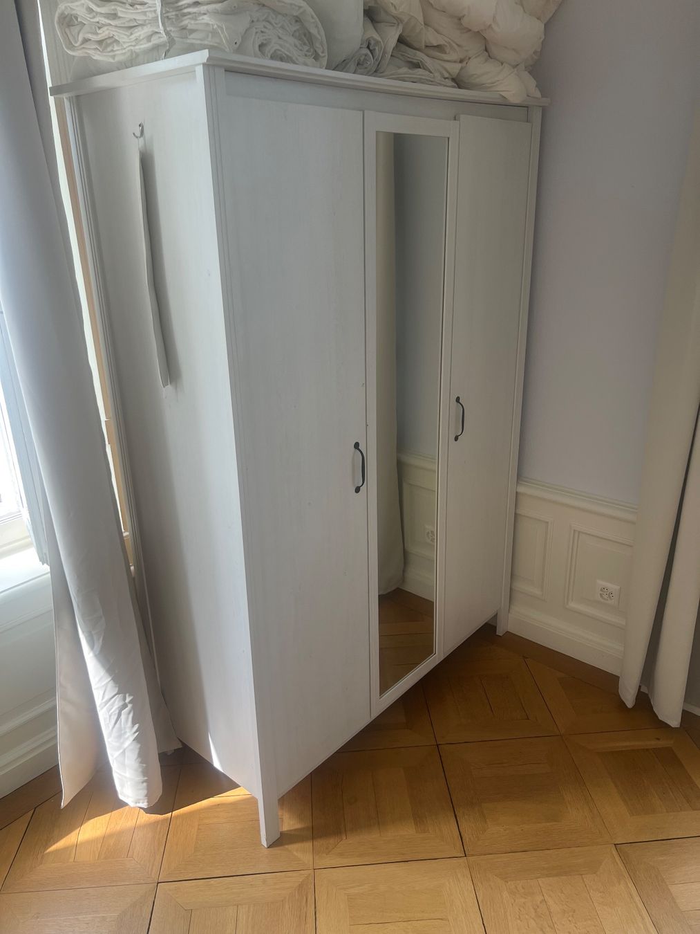 Ikea Guardaroba: White 3 door wardrobe with mirror – Usato da Wädenswil venduto da dm1_m5rz