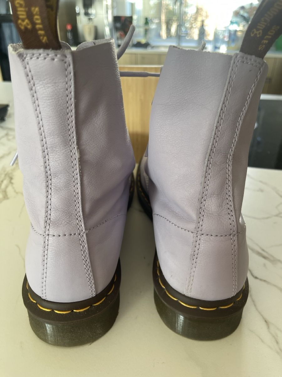 Dr. Martens Scarpe da donna: Dr. Martens Stiefel, Grösse 43, Lila – Usato da Täuffelen venduto da Nice800 1