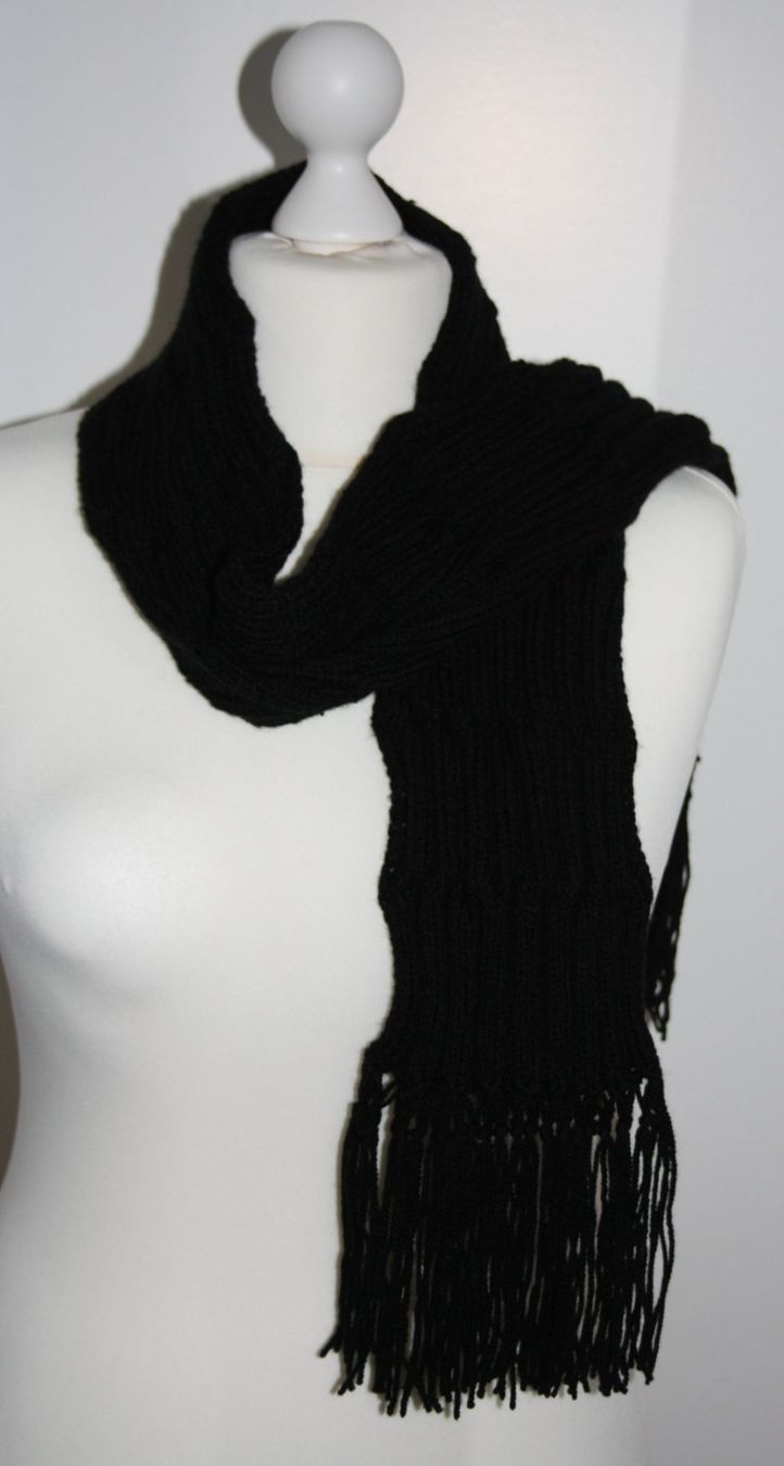 Foulard & Sciarpe: Schal handgestrickt schwarz NEU – Nuovo (secondo la descrizione) da Flüelen venduto da Diversicum-Textil 1