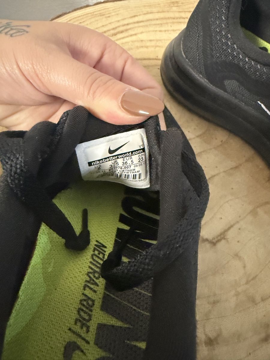 Nike Scarpe da uomo: Nike Air Max Schwarz Gr. 36.5 – Usato da Hägglingen venduto da Raff_Ella 4